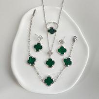 Elegantiškas perlamutrinis keturlapis dobilas 4 dalių papuošalų rinkinys Auksinės/ Toninės Titano Plieno Grandinėlės Karoliai Apyrankė Auskarai Žiedas Moterims T-47 Silver Green white