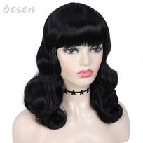 Sintetiniai 50-ųjų metų vintažiniai juodi peties ilgio perukai su kirpčiukais Bettie Page perukai Natūraliai banguotų plaukų perukas moterims Cosplay Helovinui 14inches juoda