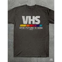 Men Women VHS Retro 1976 The Future Is Here Graphic T Shirt O Neck Short Sleeve Loose Fit Casual Summer Streetwear Unisex Daily Wear Tops Tees S black