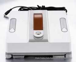 Smart Electric Window Cleaning Robot for High-Rise Exteriors AUS Basic 4 Sprays + Remote white