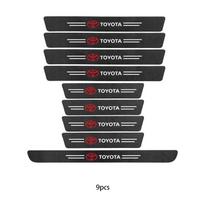 Anglies pluošto durų slenksčių apsauginiai lipdukai, skirti Toyota Corolla RAV4 Camry Yaris Land Cruiser Prado, apsaugantys nuo įbrėžimų, su automobilio logotipu black