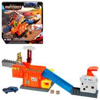 MATCHBOX MOVIE Smalley’s automobilių traiškymo garažas su trasa, JMG56