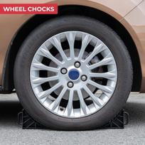 2 vnt. neslystančios plastikinės ratų atramos automobiliams, priekaboms