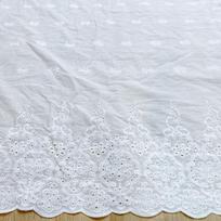 Siuvinėtas medvilninis audinys su banguotais kraštais suknelėms, vaikų drabužiams, namų tekstilei, staltiesėms ir marškiniams 1 Yard ≈ 91cm / Width 135cm white