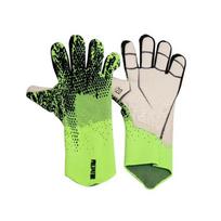 Futbolo vartininko pirštinės yra pralaidžios orui ir atsparios dilimui varžyboms 6 yards black