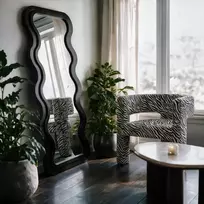 Dekoratyvinis kabinamasis veidrodis medinėje rėmelyje „Vogue“, 180x80 cm, natūralios formos, juodos spalvos