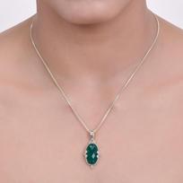 Sterling Silver Green Onyx Pendant Necklace: Elegant Gemstone Jewelry onesize sidabras