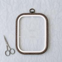 Lankstus kvadratinis siuvinėjimo lankelis Flexi Hoop 18 x 20 cm, rudas