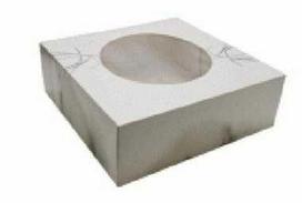 Multi Kartoninė dėžutė tortui su atlenkiamu dangčiu S-Line 330x330x115 mm su langeliu iš PLA ir atviru priekiu, 80 vnt./kartoninėje dėžėje