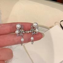 Rhinestone & Pearl Ear Cuff: Elegant Evening Star Cartilage Earring gray