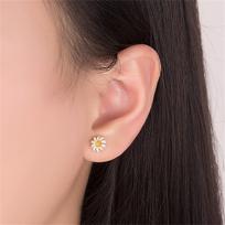 Korean Style Daisy Tulip Flowers Stud Earrings For Women Dropping Oil Pearl Crystal Earring for Women Girls Pretty Jewelry Gifts brown