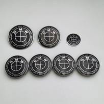 7 vnt. BMW emblemos rinkinys 82mm 74mm 45mm 56mm 68mm Automobilio priekinio dangčio logotipas Galinės bagažinės ženklelis T7 Ratlankių centriniai dangteliai Vairo lipdukas 82 82 45 56X4