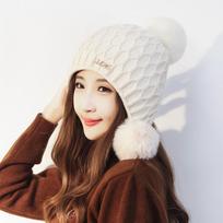 Women's Winter Pom Pom Fleece-Lined Knit Hat with Ear Protection Adjustable šviesiai smėlio spalvos