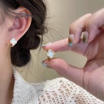 Micro-Paved Zircon Four-Leaf Clover Ear Cuffs: Black Flower Simple Design Stud Earrings with High-End Elegance beige