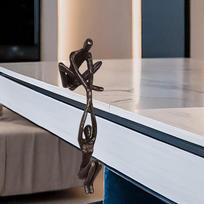 Kelianti moters figūrėlė vyrams Meninė statulėlė Mėgėjų skulptūra Ornamentas Namų stalo dekoracija Šokanti pora Skulptūra Black gray