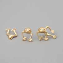 Retro 3D Gilded Frog Ear Cuff Stud Earrings - Unique Exaggerated Frog Design gray