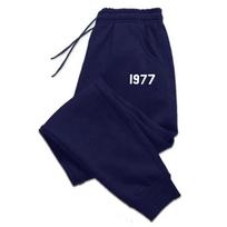 Num-graph Men Sweatpants Front Solid Leg Decor Print, Classic Retro 1977 Block Number Pattern Joggers for Cozy Weekend Outdoor Activities XL tamsiai mėlyna spalva