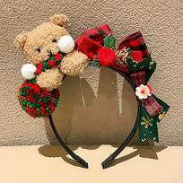 Christmas Teddy Bear Headband, Xmas Plaid Bow Hair Hoop with Pinecone Santa Pom Pom Decor, Holiday Party Cosplay Festive Hair žalia