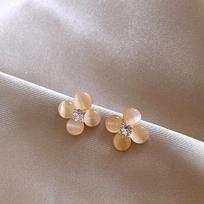 Diamond opal flower earrings, small fresh and fashionable simple earrings, light luxury and high-end versatile earrings for women gray