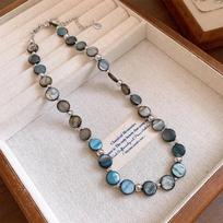 Ice Clear Jade French Round Shell Beaded Choker Necklace - Stylish Exaggerated Design gray