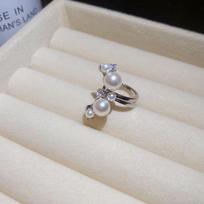 Zirconia Pearl Ear Cuff: French Retro, No Piercings Needed, Lightweight Luxury for Women gray