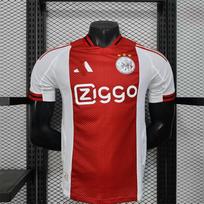 Ajax marškinėliai Ajax žaidėjo versija Namų ir išvykos Jubiliejinė laida Speciali laidos versija Žaidimo versija Futbolo marškinėliai Pristatymas į kitas šalis XXL