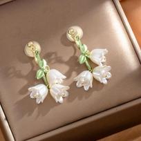 White Tulip Green Leaves Drop Earrings For Women Pearly Lustre Flower Shape Long Tassel Trendy Earrings Y2K French Romantic beige