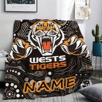 Personalizuotas Wests Tigers pledas su vardu, tribalinio meno raštais, minkštas vilnos pledas, regbio gerbėjo dovana, namų dekoracija, sporto tema 75x100cm gray