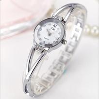 New Trendy Women Bracelet Watch Mujer Relojes Small Dial Quartz Leisure Popular Wristwatch Hour Female Elegant Watches white