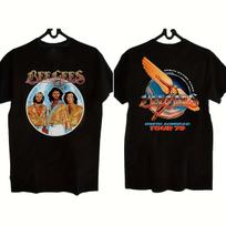 Bee Gees Šiaurės Amerikos turas 1976 m. Vintažiniai grafiniai medvilniniai marškinėliai Juodi vyriški kasdieniai trumpomis rankovėmis su retro grupės logotipu L brown