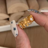 Light Luxury Retro Iris Lace Diamond Ring Niche Design Personalized Real Gold Electroplating High Color Retention Versatile Ring brown