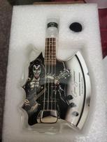 Gene Simmons kirvio formos bosinė gitara viskio grafinas, aukšto borosilikatinio stiklo amatas vyno butelis, kūrybiškas baro aksesuaras, dovana roko muzikos gerbėjams Craft wine bottle gray