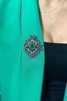 Sagė su žalia ir sidabro spalvos detale