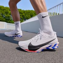 Nike Streakfly 2 'Baltas, lenktyninis mėlynas, ryškiai raudonas, juodas' 42 gray