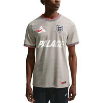 Nike X PALACE Anglijos rinktinės futbolo marškinėliai Vyriški Asfaltinis pilkas/Ryškiai tamsiai raudonas/Ryškiai tamsiai raudonas Apvalia kaklo iškirpte Vidutinio dydžio IH1672-052 S