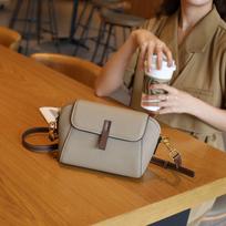 New Shoulder Messenger Bag, Women's Large-capacity Bag. chaki