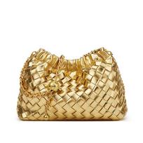 Auksinė Grandinėlės Pintinė Rankinė - Madinga Cross-body Rankinė su Peties Dirželiu ir Klostytu Debesies Formos Dizainu. beige