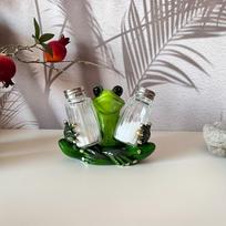 1pc Resin Frog Figurine,Cute Salt,Pepper Shaker Holder, Whimsical Kitchen,Home Decor for Countertop,Entryway,Durable Indoor/Outdoor Decorative Statue Care Frog gray