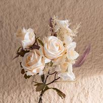 Dirbtinių rožių puokštės Mažai priežiūros reikalaujančios gėlės Lengvas gėlių kompozicijos Apricot beige