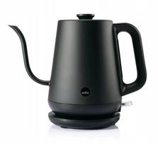 Wilfa Pour Kettle Black – juodas kompaktiškas elektrinis virdulys su ilgu snapeliu, skandinaviško dizaino