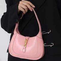 Vintažinis žirgo sagtelės Prancūziškas rankinukas po pažastu Moteriškas Pavasario Vasaros Tekstūrinis Nišinis Balnelio Crossbody krepšys rožinė