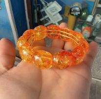 Antrosios kartos gintarinis ir baltas gėlių bičių vaško fluorescencinis apyrankės dovanų rinkinys orange