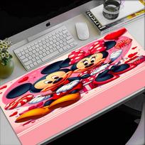 Mikių ir Minės tematikos pelės kilimėlis, neslystantis guminis pagrindas, daugiafunkcinis biuro ir namų dekoras, puikiai tinka darbo vietos personalizavimui. 30cmx60cm
