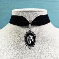 Gothic Light Luxury Skull Choker Necklace white