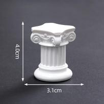 Romėnų stulpas, graikų kolona, ​​statula, pjedestalas, žvakidė, stovas, statulėlė, skulptūra viduje namuose Valgomojo sodo peizažas gray