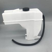 Cooling Water Bottle Radiator Water Tank 21711-4U000 217114U000 21711-4U00A 217114U00A For Nissan balta
