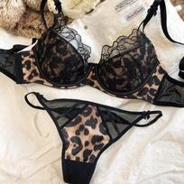 Seksualus leopardų rašto moteriškas apatinio trikotažo komplektas Prancūziški nėriniai Gėlių siuvinėjimas Tinklelio liemenėlė Komfortas Stumiamoji liemenėlė Žavesys Moteriškas apatinis trikotažas 80B įvairiaspalvis