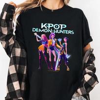 Kpop Demon Hunters T-Shirt Huntr/x Heroic Poses Group Shot T-Shirt XXXL black