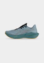 ASICS Bėgimo batai 'NOVABLAST 6 LITE-SHOW' opalo / žalsvai mėlyna / sidabro pilka / juoda
