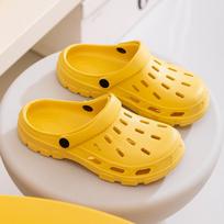 Kidmi New Women Clogs Slippers Outdoor Waterproof Beach Sandals Unisex Nonslip Hole Shoes EVA Flat Sandals Home Shower Slippers 40-41 geltona